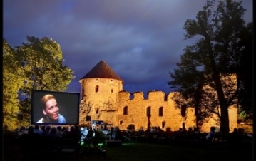 2012.gada 10.-12.augustā Cēsu viduslaiku pilī norisināsies Vēsturisko filmu skate, kura šogad būs veltīta viduslaiku varoņiem., Vidzemes Tūrisma asociācija